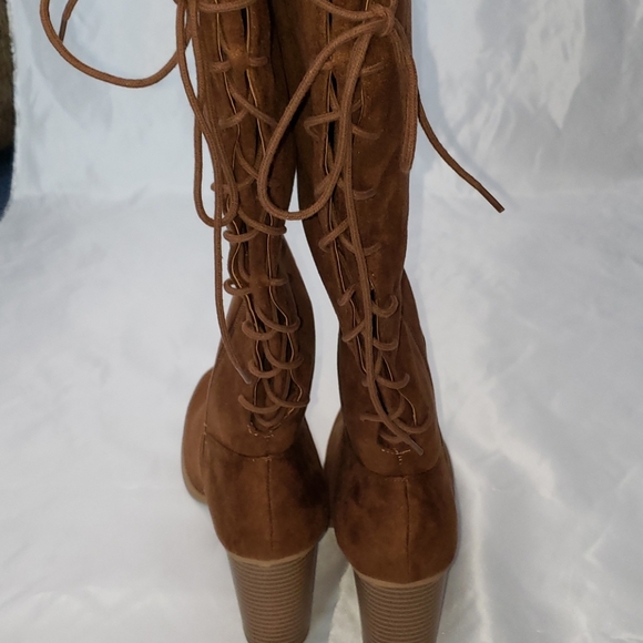 Chestnut lace-up back boots - Picture 4 of 4